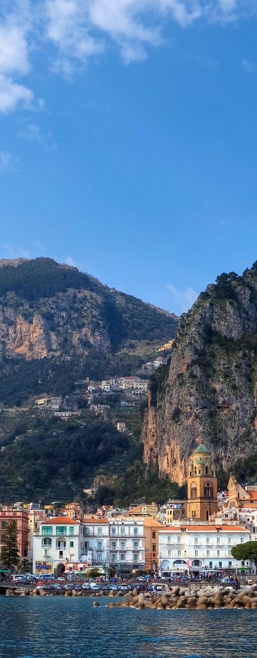 Scenic Amalfi Coastline with Colorful Buildings