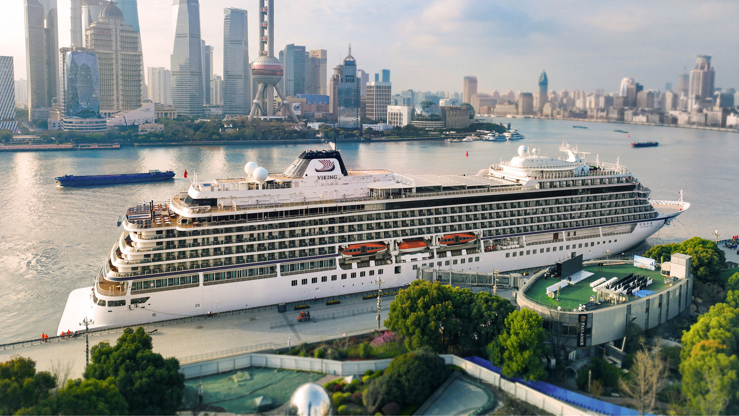 Yi Dun Docked Shanghai Skyline Huangpu