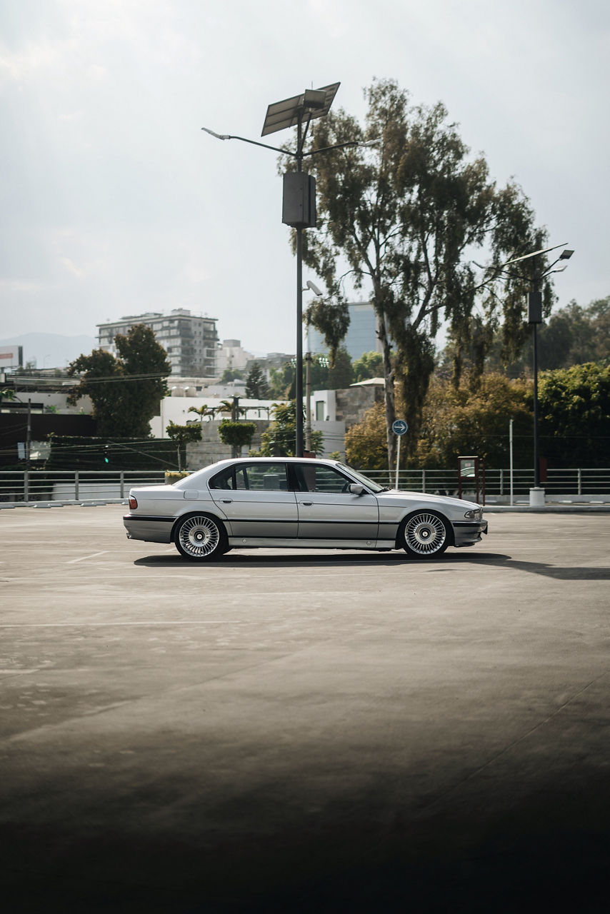 1999 BMW 750iL