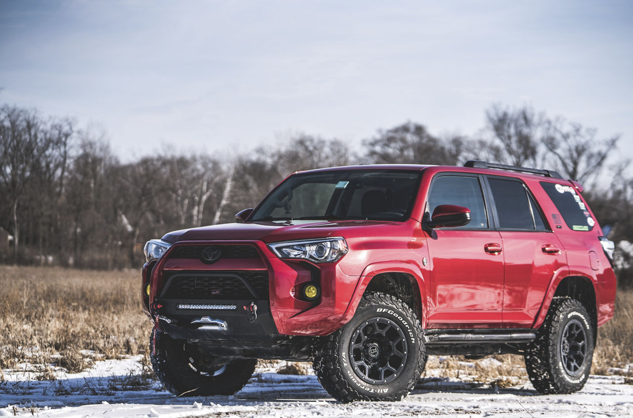 Toyota 4runner красная