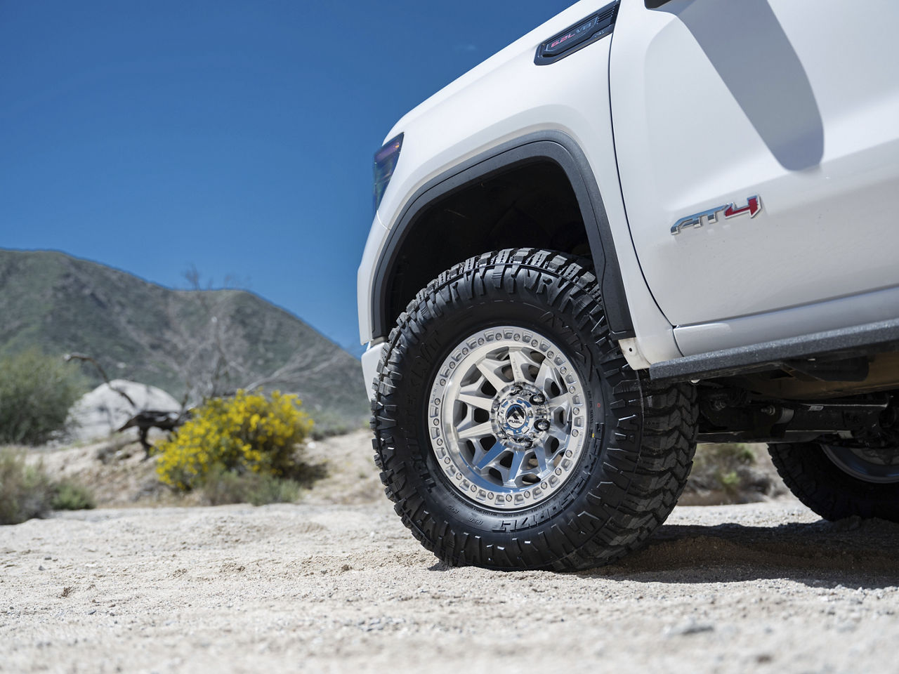 2024 GMC Sierra AT4