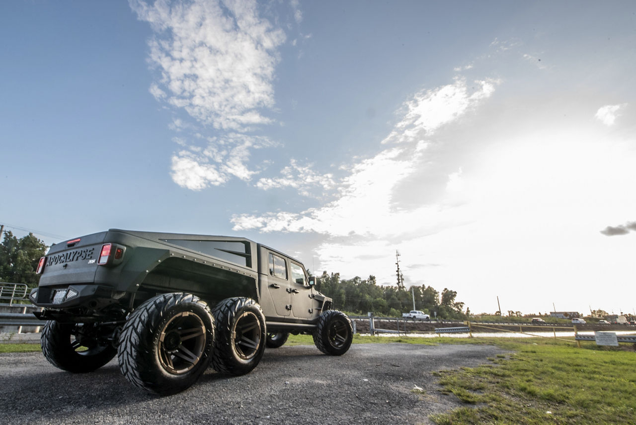 2020 Jeep Gladiator 6x6 - Fuel SFJ - Bronze | Wheel Pros