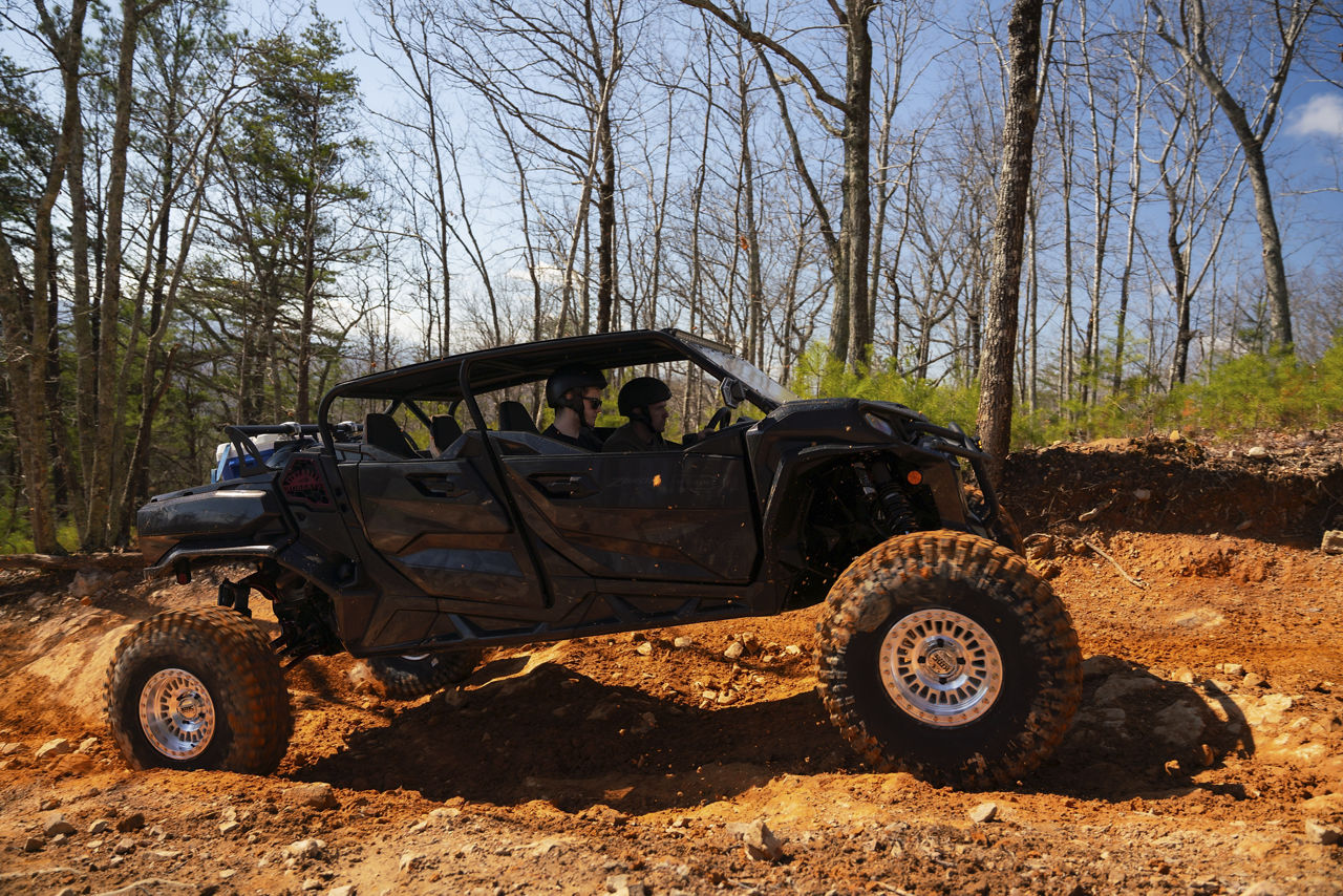 2024 CanAm Commander Max XT