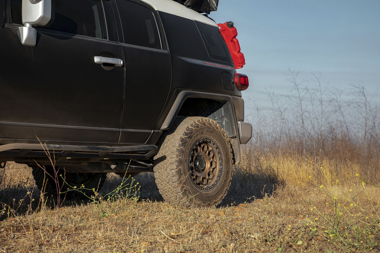 2011 Toyota FJ Cruiser - KMC TREK - Bronze | KMC Wheels