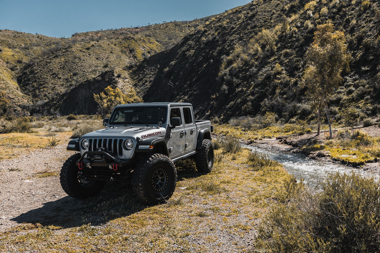 2021 Jeep Gladiator - KMC RIOT SBL - Gray | Wheel Pros