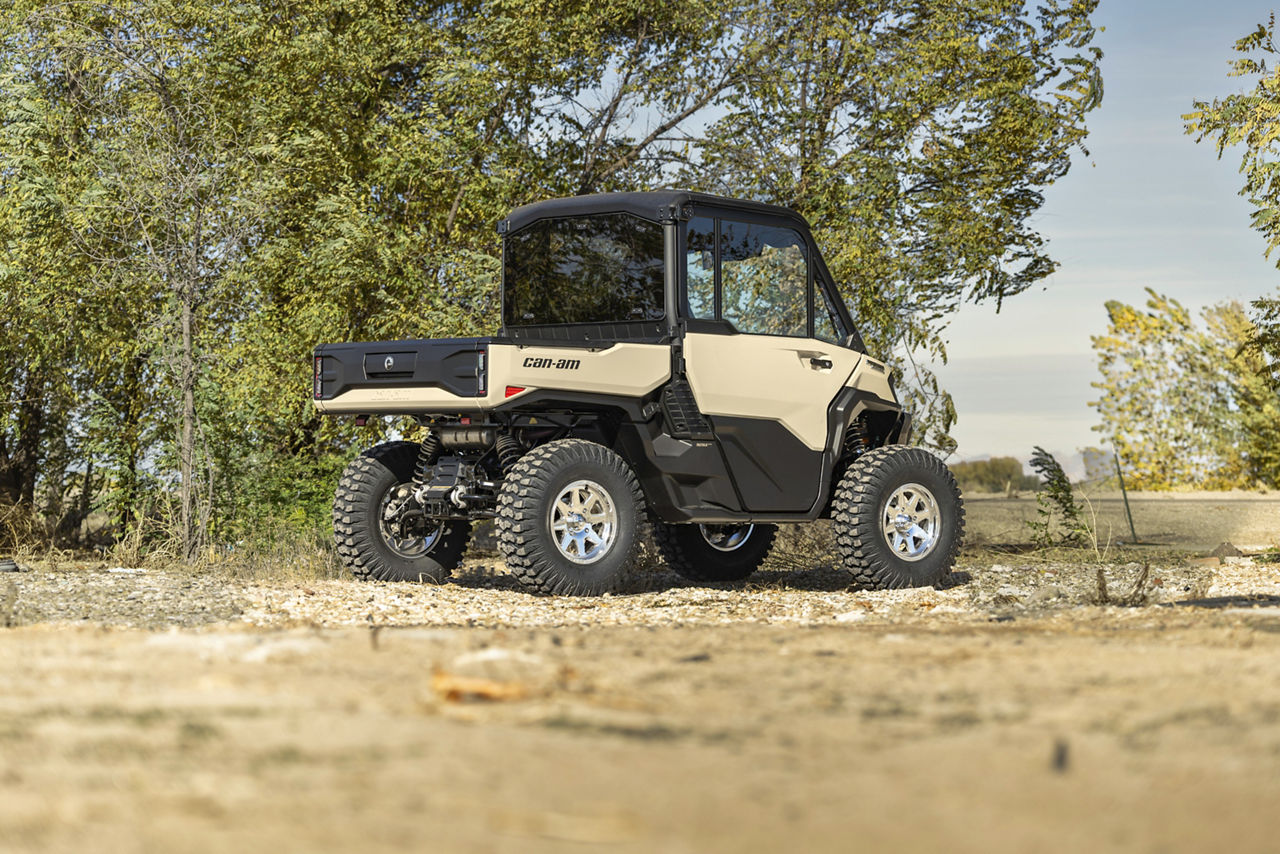 2025 CanAm Defender