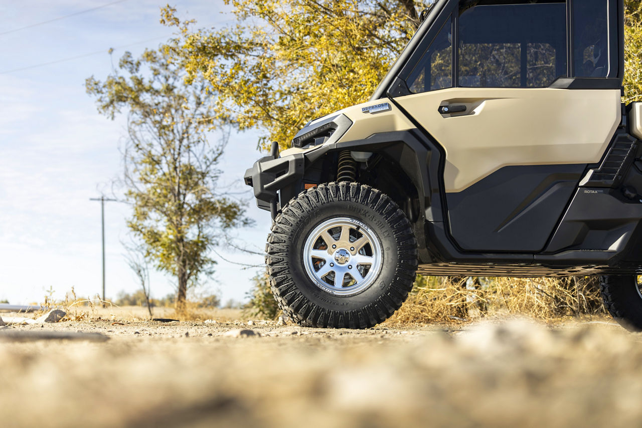 2025 CanAm Defender