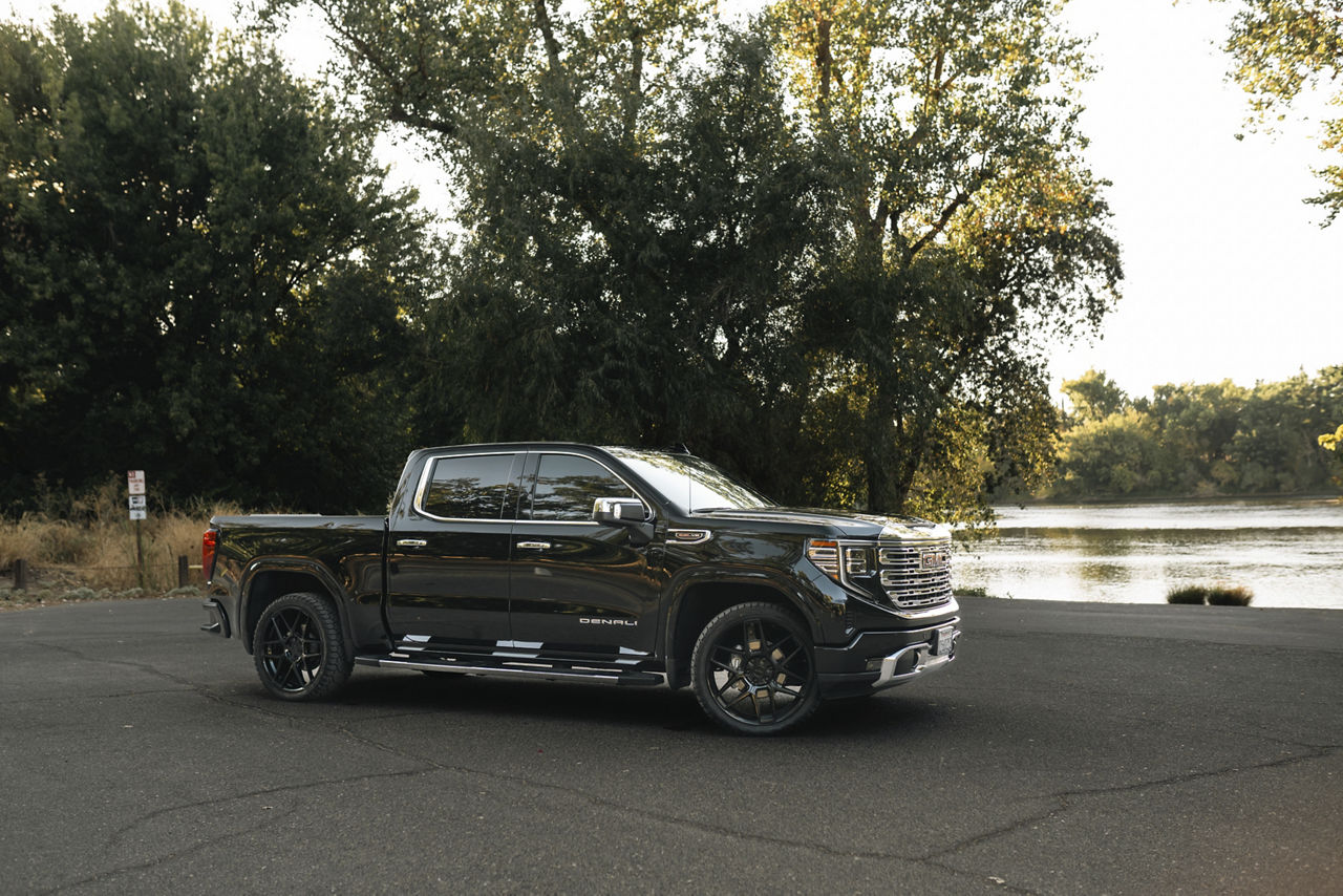 2023 GMC Sierra Denali