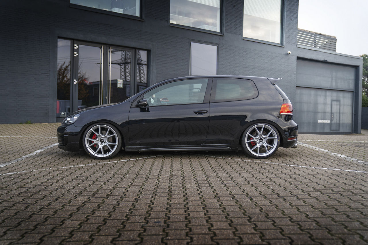 2019 Volkswagen Golf - Rotiform KPR - Silver | Wheel Pros