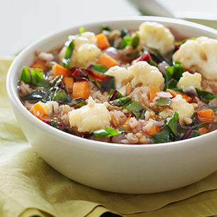 Soupe à la bette à carde, au chou-fleur et au quinoa