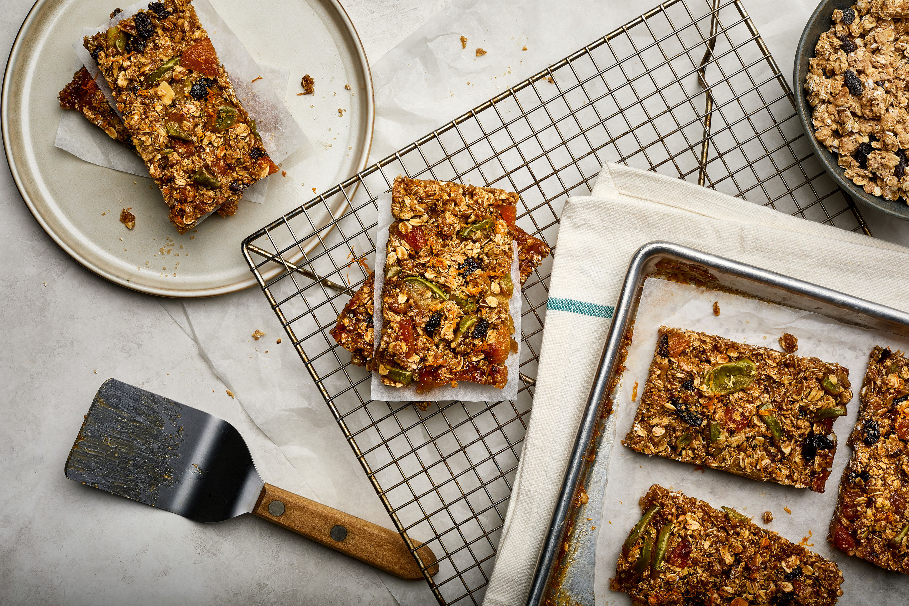 Spiced Apple Granola Bars