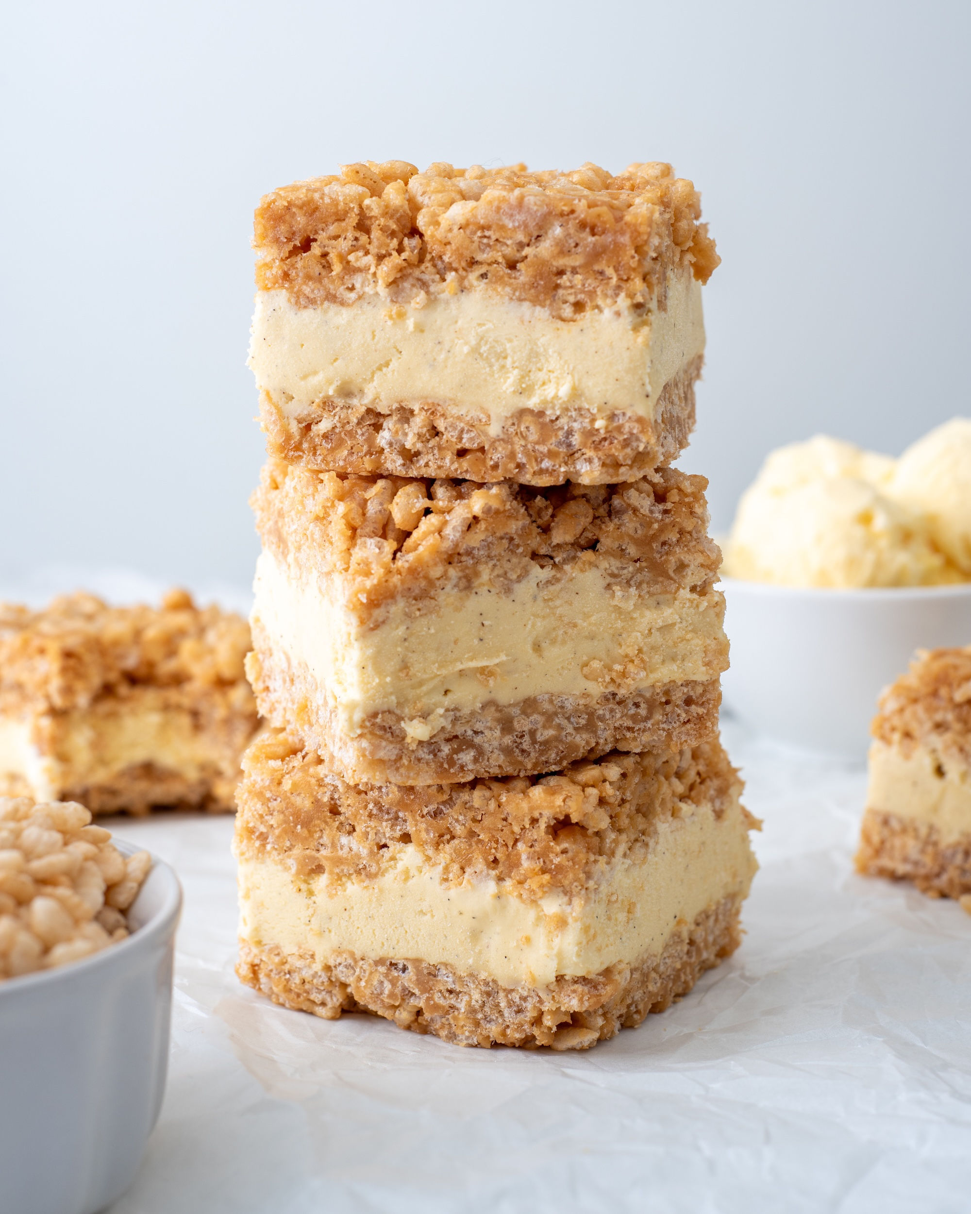 Sandwichs à la crème glacée au beurre de cacahuète et aux Rice Krispies®