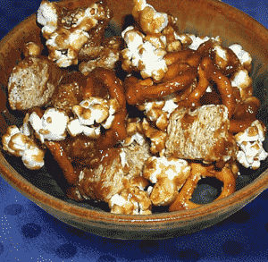 Cinnamon Caramel Party Mix