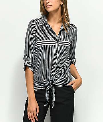 Almost Famous Bree camisa negra de rayas con detalle anudado