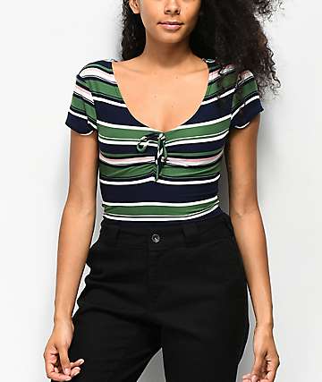 Almost Famous Taylor camiseta fruncida de rayas verde y azul