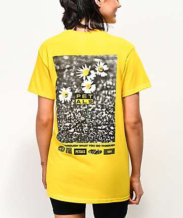 Petals by Petals and Peacocks Daisy Yellow Boyfriend T-Shirt