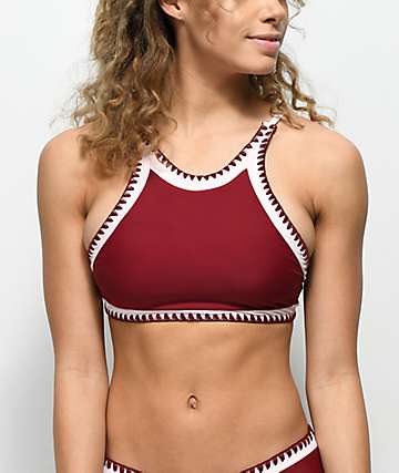 Trillium Blanket Stitch top de bikini con cuello subido en color borgoño